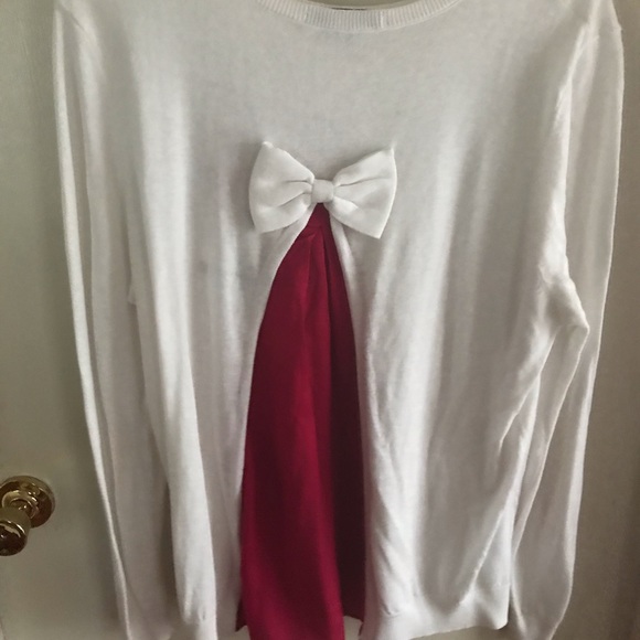 Adorable Minnie Mouse thin sweater. - Picture 2 of 2